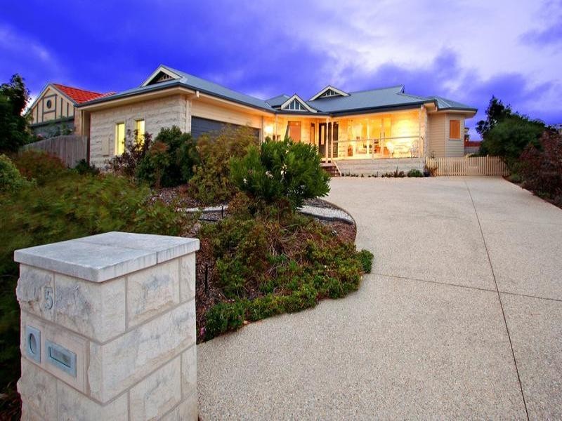 51 Escarpment Drive, Frankston South VIC 3199