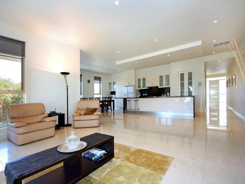 2 Coveside Avenue, Safety Beach VIC 3936