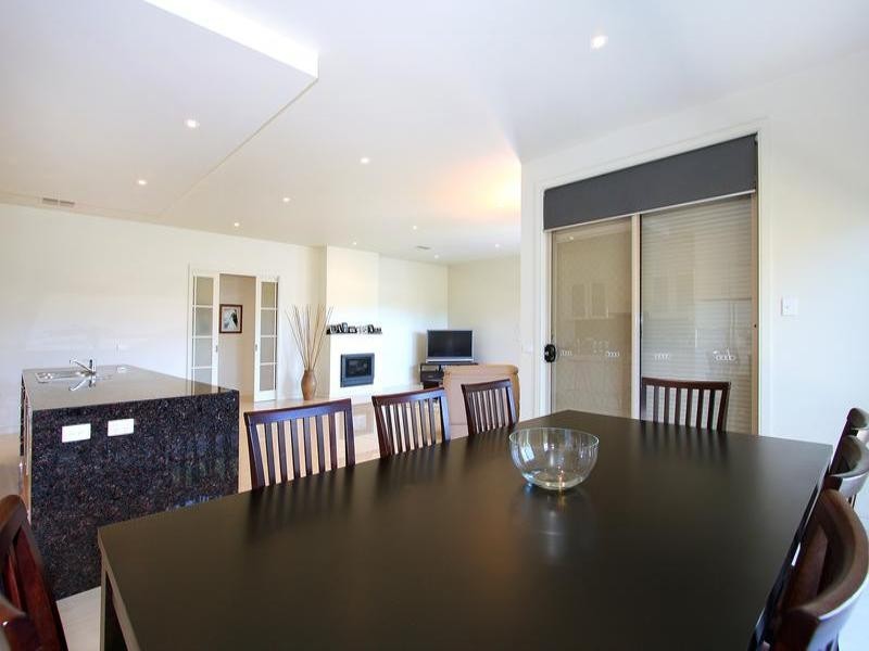 2 Coveside Avenue, Safety Beach VIC 3936