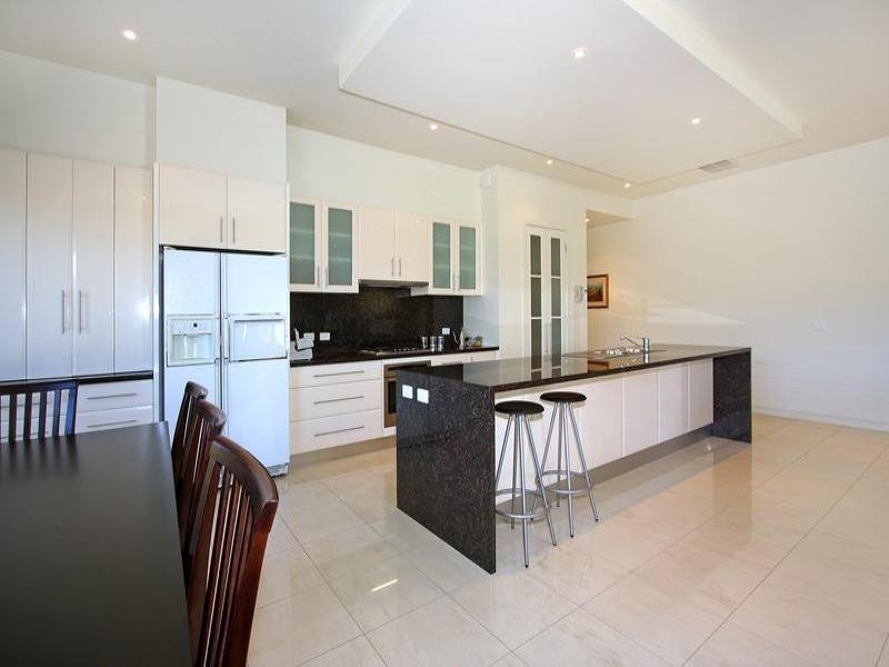 2 Coveside Avenue, Safety Beach VIC 3936