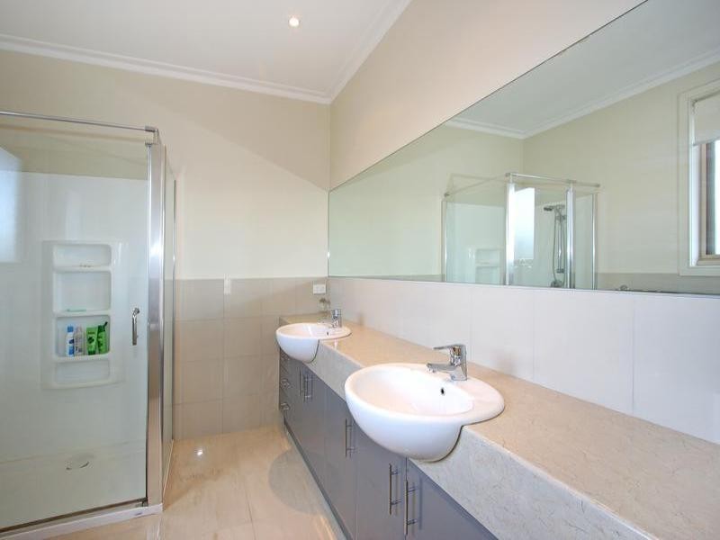 2 Coveside Avenue, Safety Beach VIC 3936