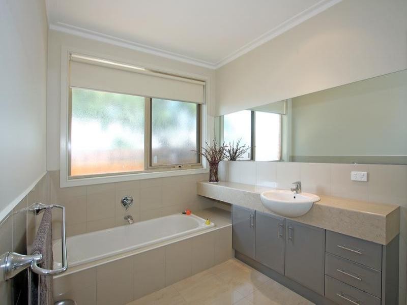 2 Coveside Avenue, Safety Beach VIC 3936