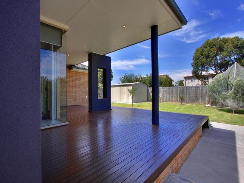 2 Coveside Avenue, Safety Beach VIC 3936