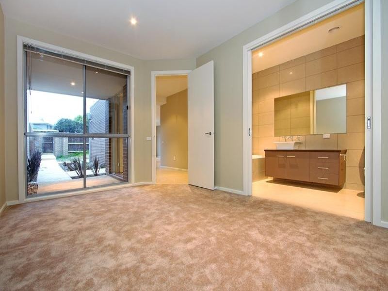 1/62-64 Wilsons Road, Mornington VIC 3931