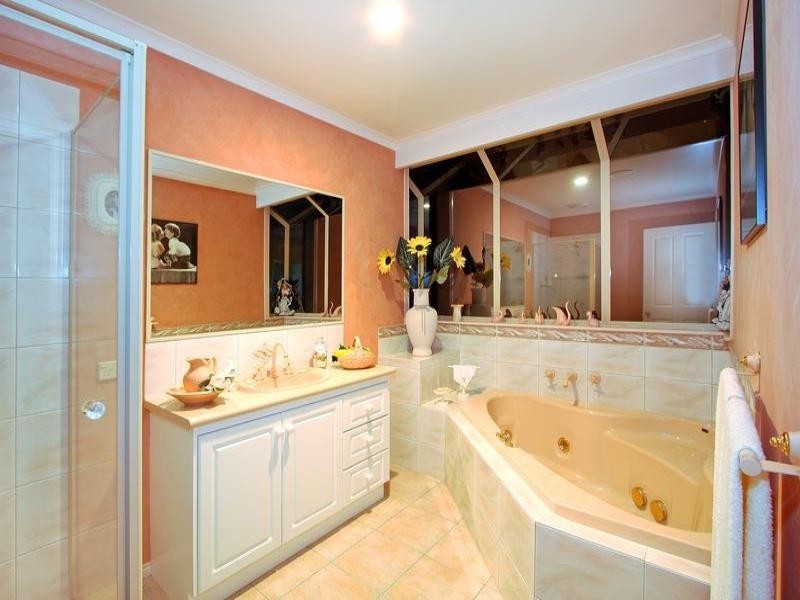 8 Country Club Drive, Safety Beach VIC 3936