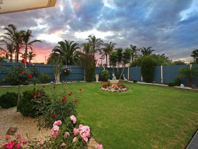 8 Country Club Drive, Safety Beach VIC 3936