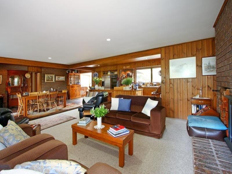 18 Two Bays Road, Mount Eliza VIC 3930