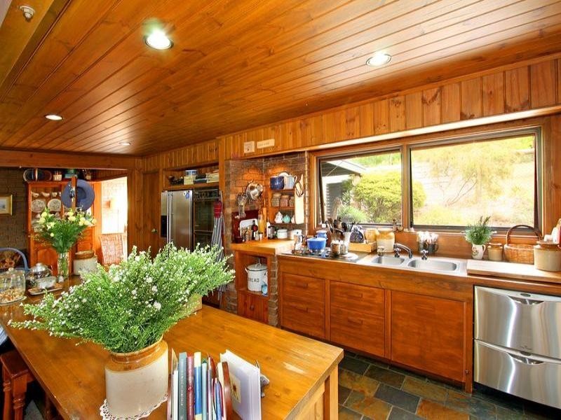 18 Two Bays Road, Mount Eliza VIC 3930