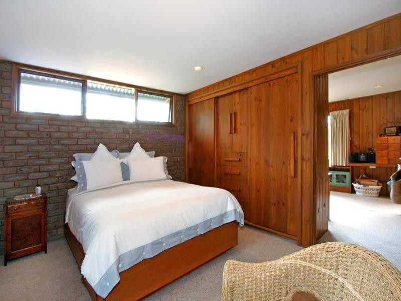 18 Two Bays Road, Mount Eliza VIC 3930