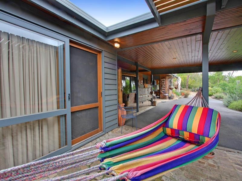 18 Two Bays Road, Mount Eliza VIC 3930