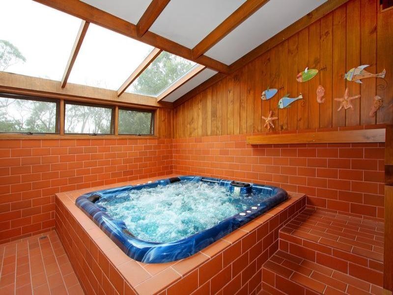 18 Two Bays Road, Mount Eliza VIC 3930