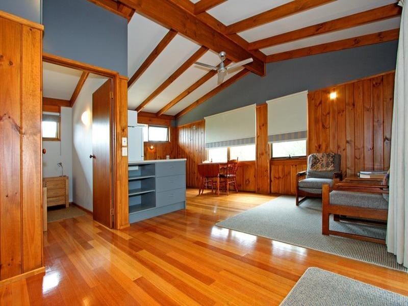 18 Two Bays Road, Mount Eliza VIC 3930