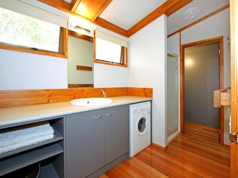 18 Two Bays Road, Mount Eliza VIC 3930