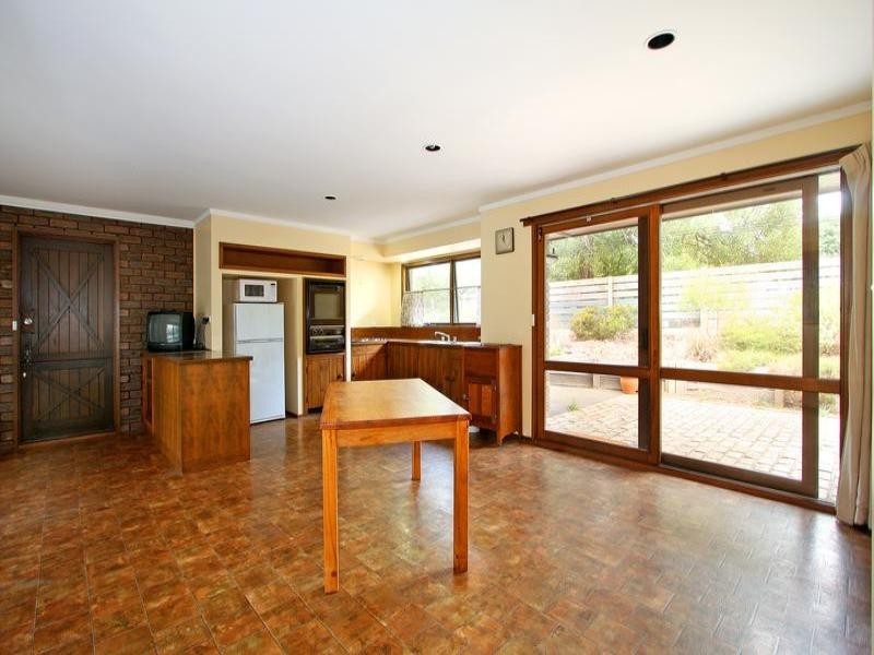 18 Two Bays Road, Mount Eliza VIC 3930