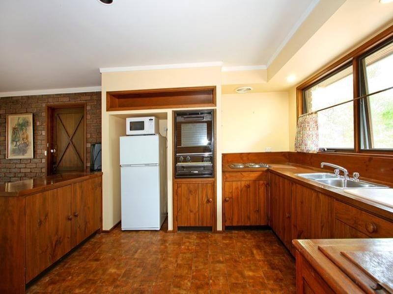 18 Two Bays Road, Mount Eliza VIC 3930