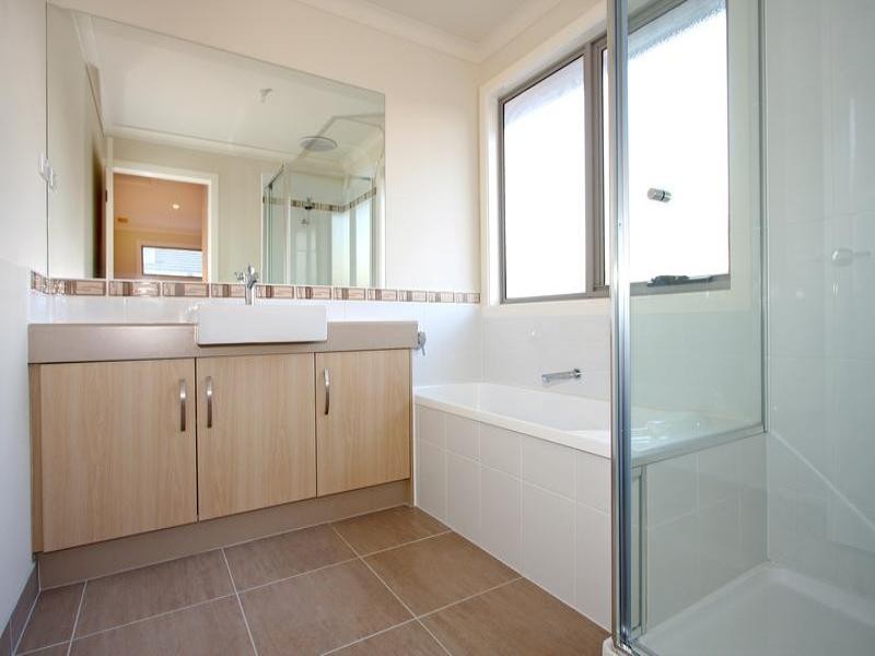 2/27 Alameda Avenue, Mornington VIC 3931