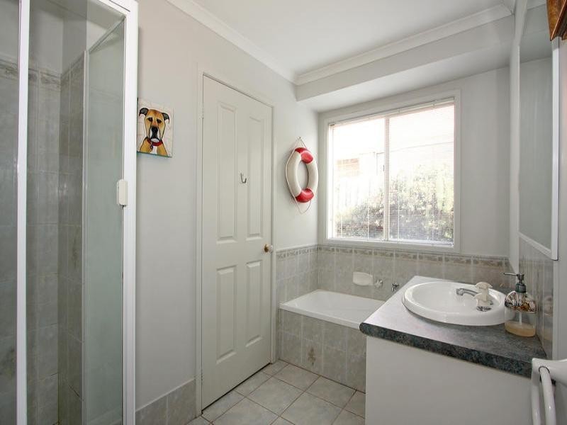 16 Bay Rise Drive, Mornington VIC 3931