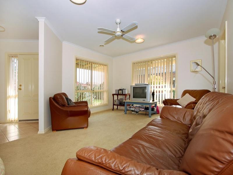 6 Botany Walk, Mornington VIC 3931