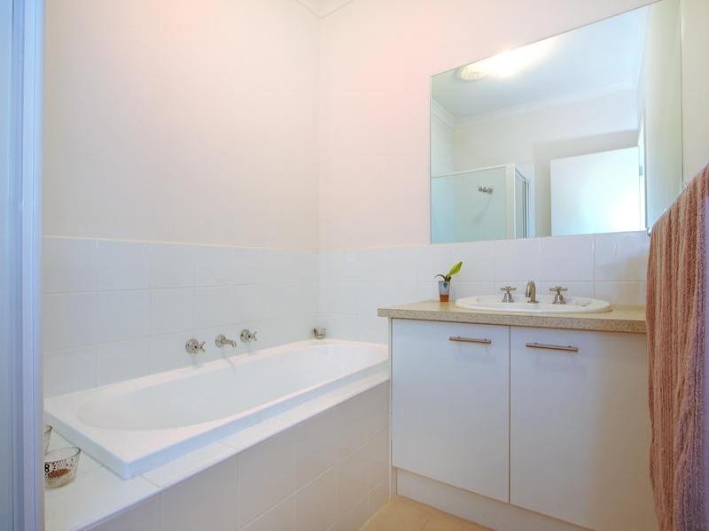 2/3 Olley Way, Mornington VIC 3931