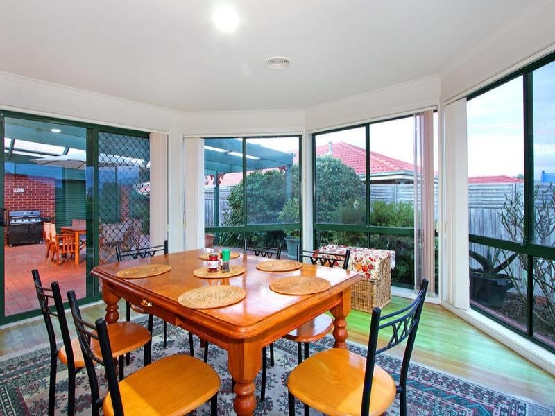 4 Netherclift Court, Mornington VIC 3931