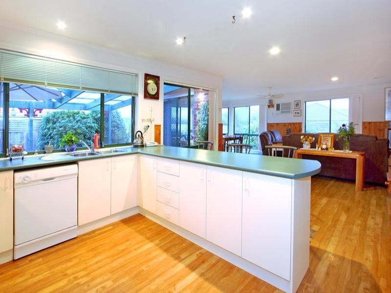 4 Netherclift Court, Mornington VIC 3931