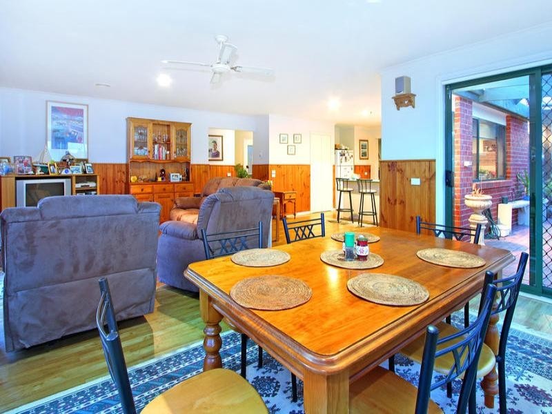 4 Netherclift Court, Mornington VIC 3931