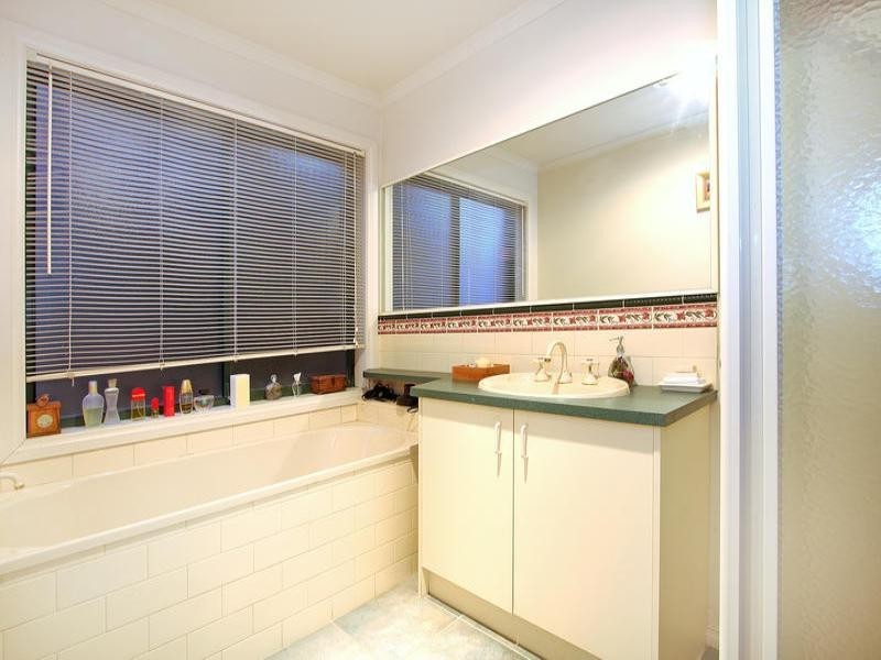 4 Netherclift Court, Mornington VIC 3931