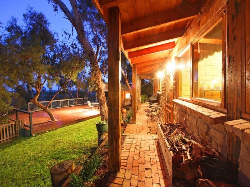 9 Station Street, Mount Eliza VIC 3930