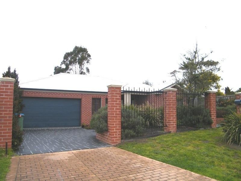 2 Caversham Drive, Mornington VIC 3931