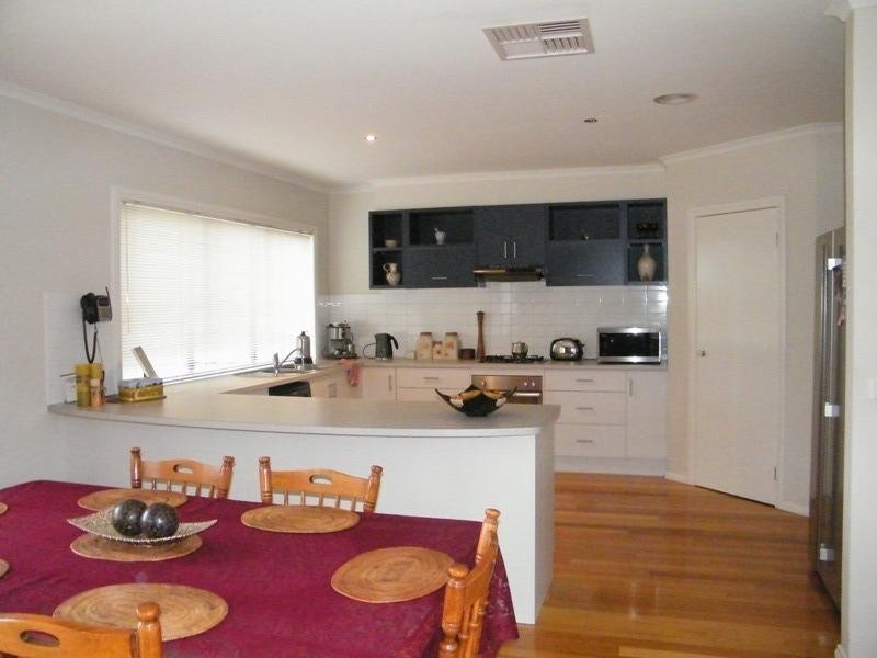 2 Caversham Drive, Mornington VIC 3931