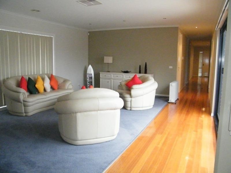 2 Caversham Drive, Mornington VIC 3931