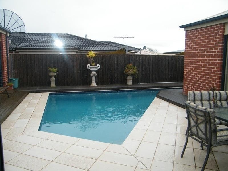 2 Caversham Drive, Mornington VIC 3931