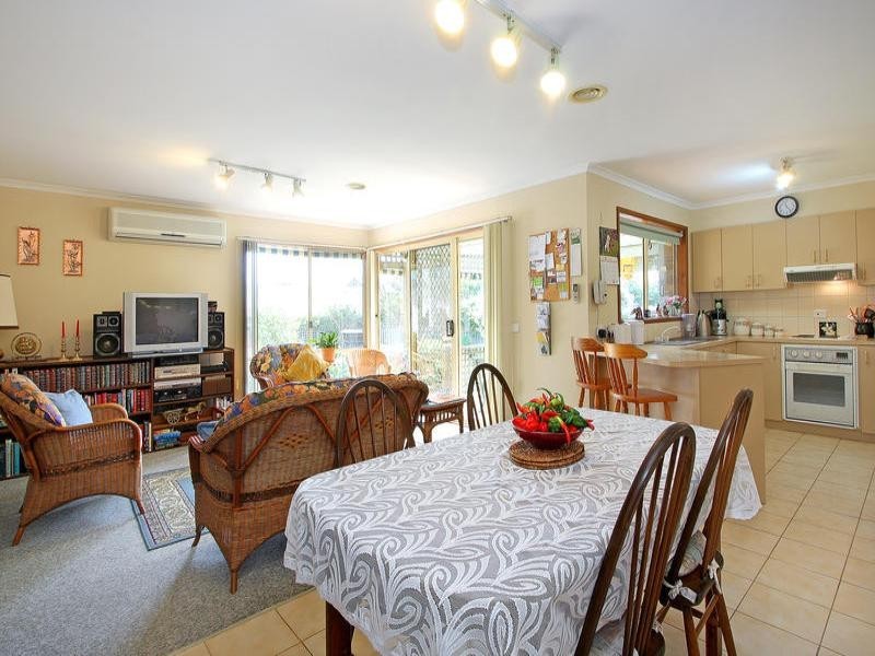 64 Ellinbank Crescent, Mornington VIC 3931