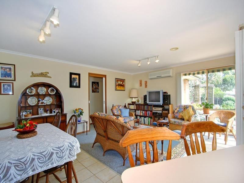 64 Ellinbank Crescent, Mornington VIC 3931