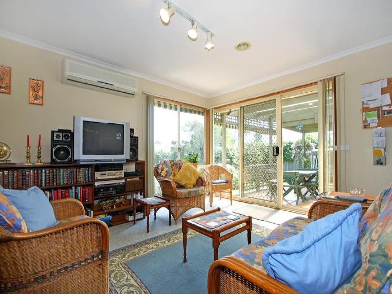 64 Ellinbank Crescent, Mornington VIC 3931