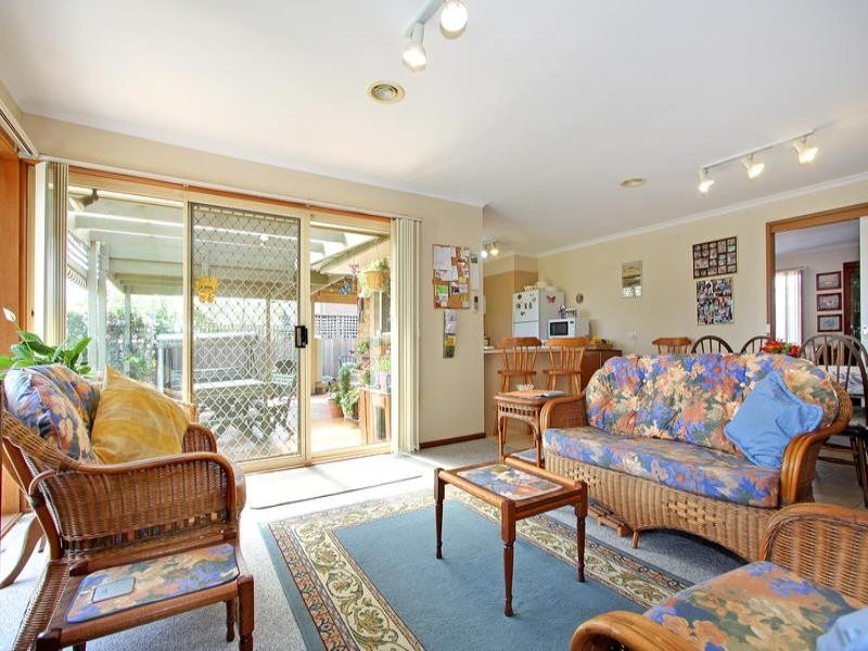 64 Ellinbank Crescent, Mornington VIC 3931