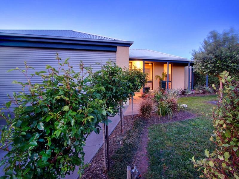 25 Eric Crescent, Mornington VIC 3931