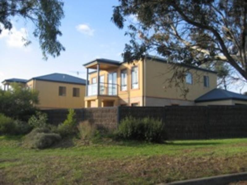 15 Gleneagles Avenue, Mornington VIC 3931