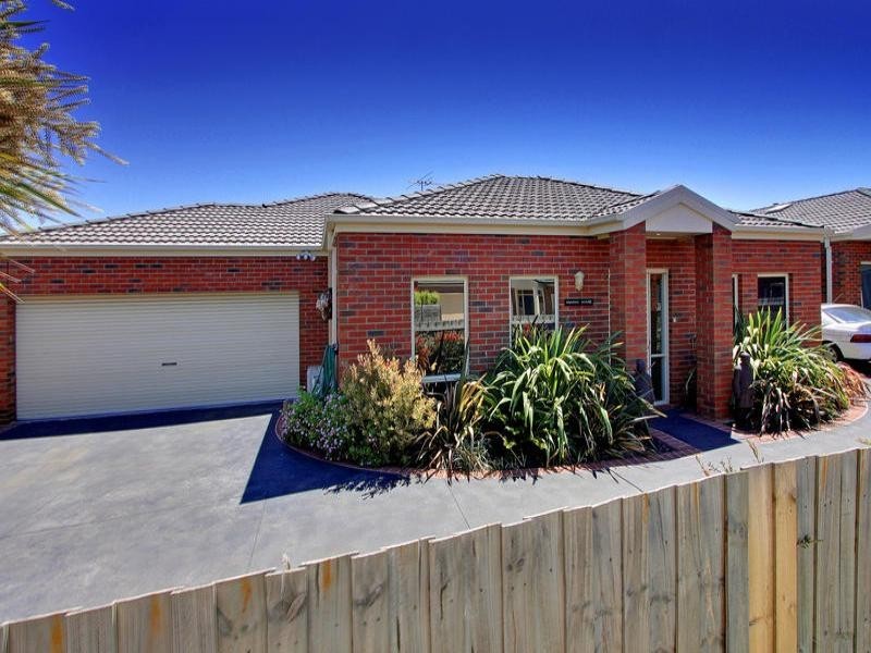 2/23 Neptune Street, Mornington VIC 3931