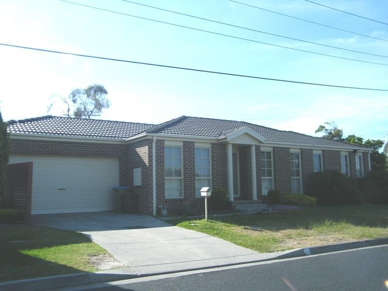 2 Pender Avenue, Mornington VIC 3931