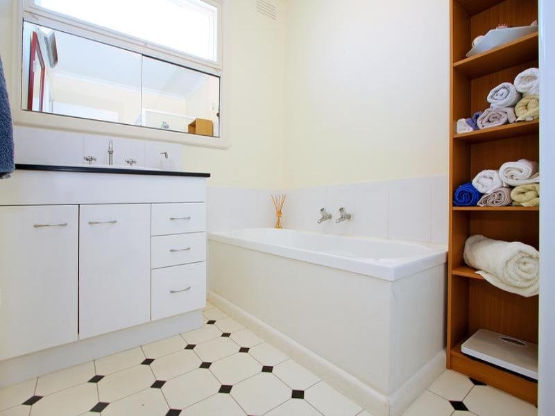 2/36-40 Tanti Avenue, Mornington VIC 3931