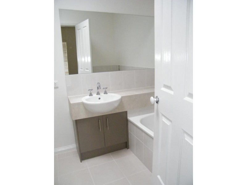 1/16 Eramosa Road, Somerville VIC 3912