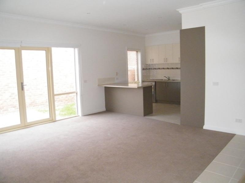 1/16 Eramosa Road, Somerville VIC 3912