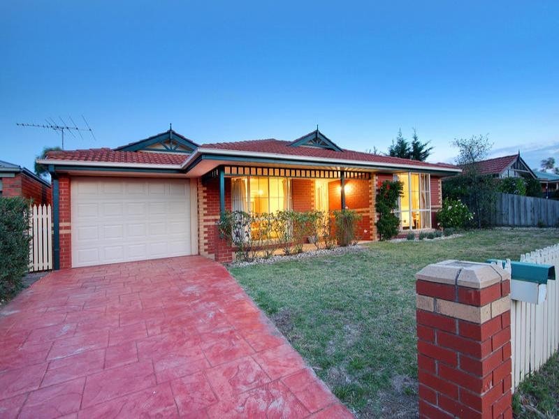 8 Ellinbank Crescent, Mornington VIC 3931