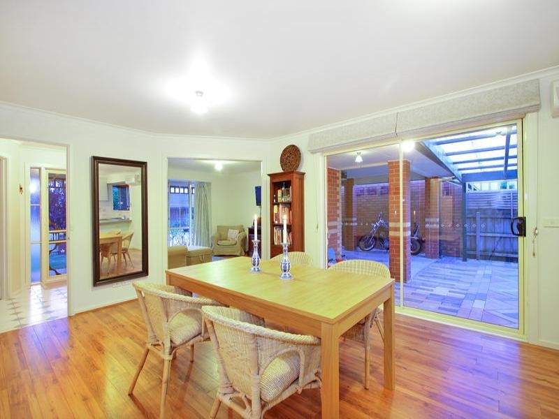 8 Ellinbank Crescent, Mornington VIC 3931