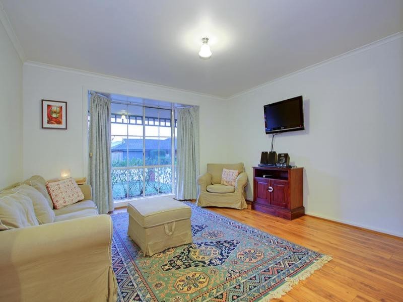 8 Ellinbank Crescent, Mornington VIC 3931