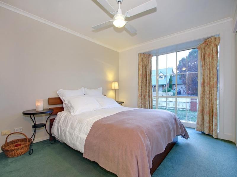 8 Ellinbank Crescent, Mornington VIC 3931