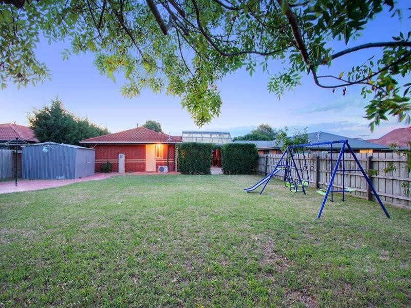 8 Ellinbank Crescent, Mornington VIC 3931