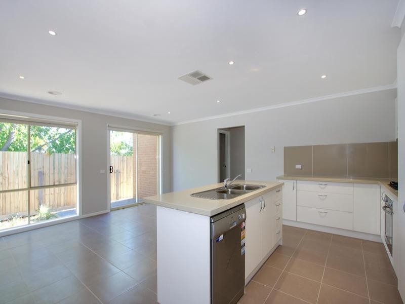 2/40 Alameda Avenue, Mornington VIC 3931