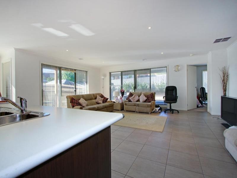 14 Dorothy Crescent, Mornington VIC 3931